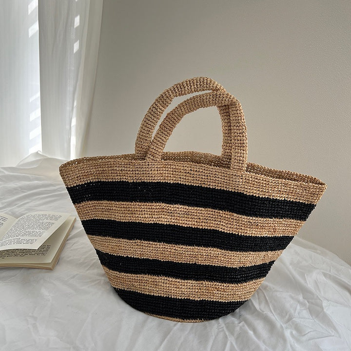 Handcrafted straw bag with geometric pattern Kalsten