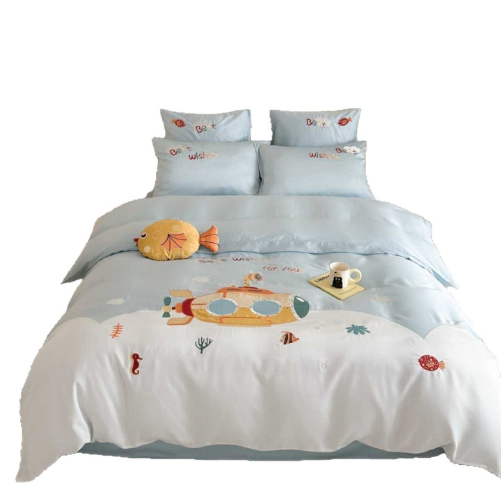 Children's bedding set with illustrative submarine and ocean motif