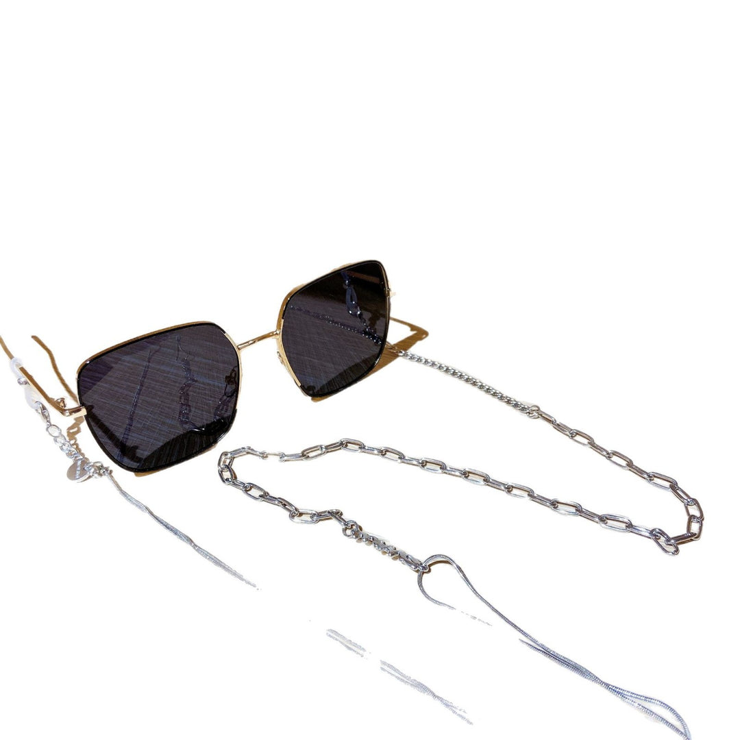 Fashionable sunglasses with luxurious chain strap Kalsten