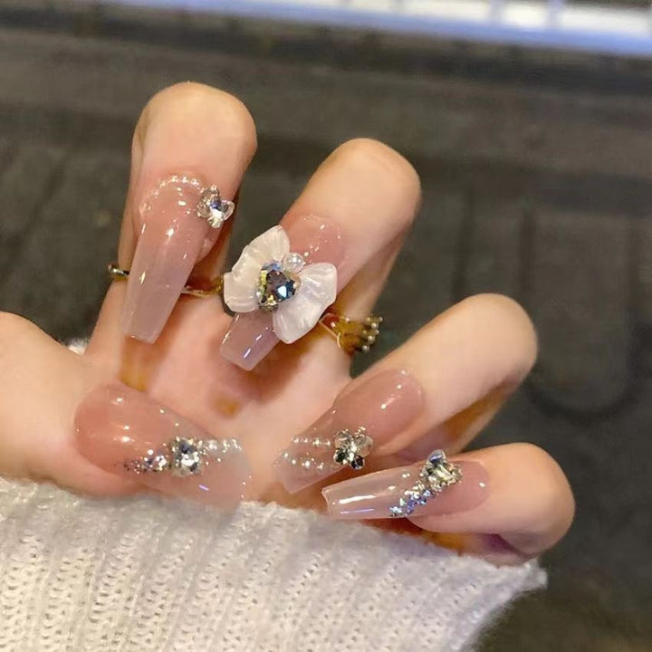 Artificial nails with glitter accents and playful motifs Kalsten