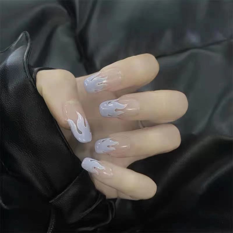 Stylish art nails with floral accents Kalsten
