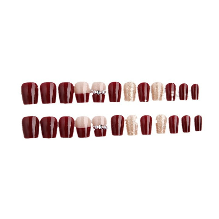 Glamorous artificial nails with glitter and pearl decorations Kalsten