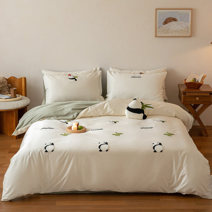 Children's bedding set with embroidered dachshund motifs made of soft cotton satin and reversible function