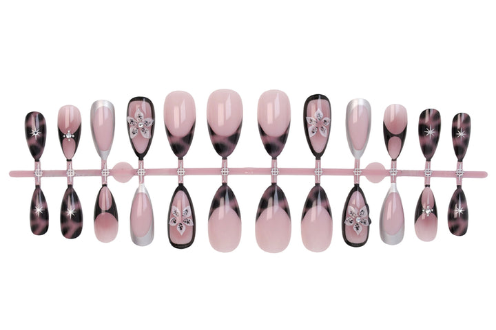 Artificial nail set with elegant tips and trendy accents Kalsten