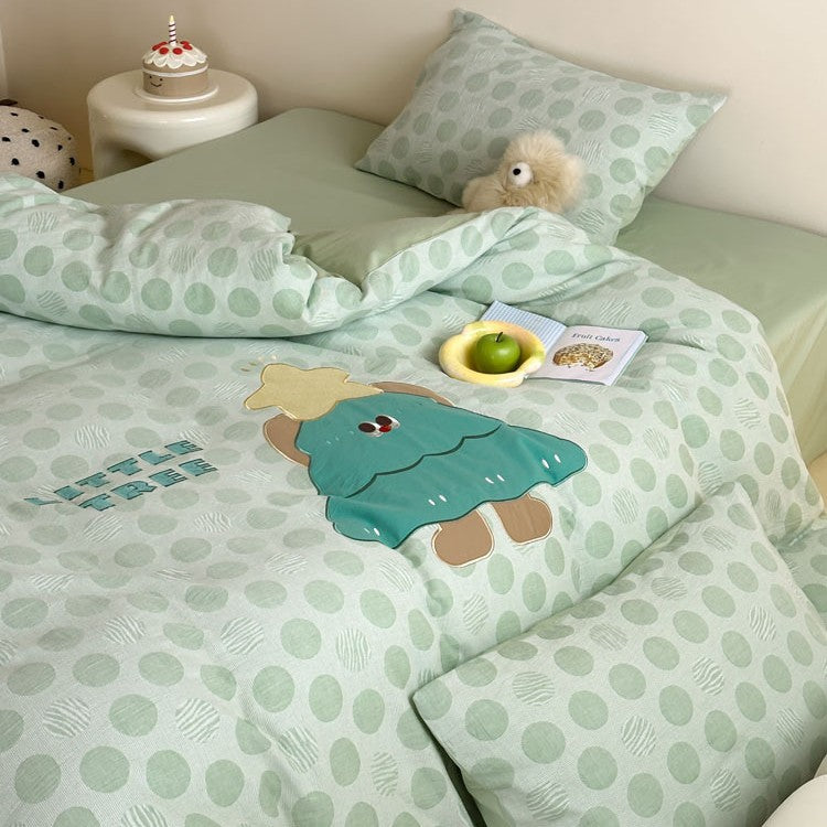 Child-friendly bedding set with embroidered rabbit motif and dotted woven texture