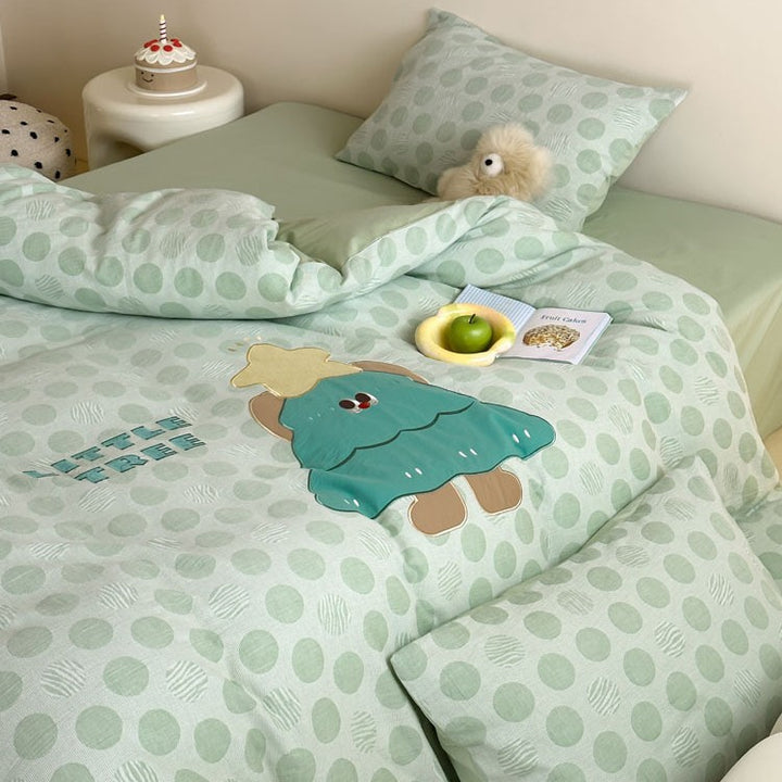 Child-friendly bedding set with embroidered rabbit motif and dotted woven texture