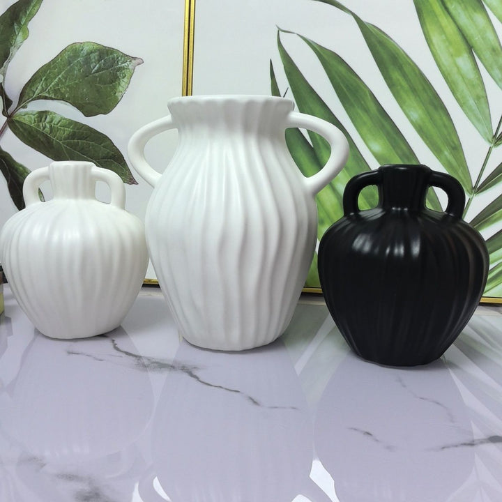 Elegant Ribbed Decorative Vase Kalsten