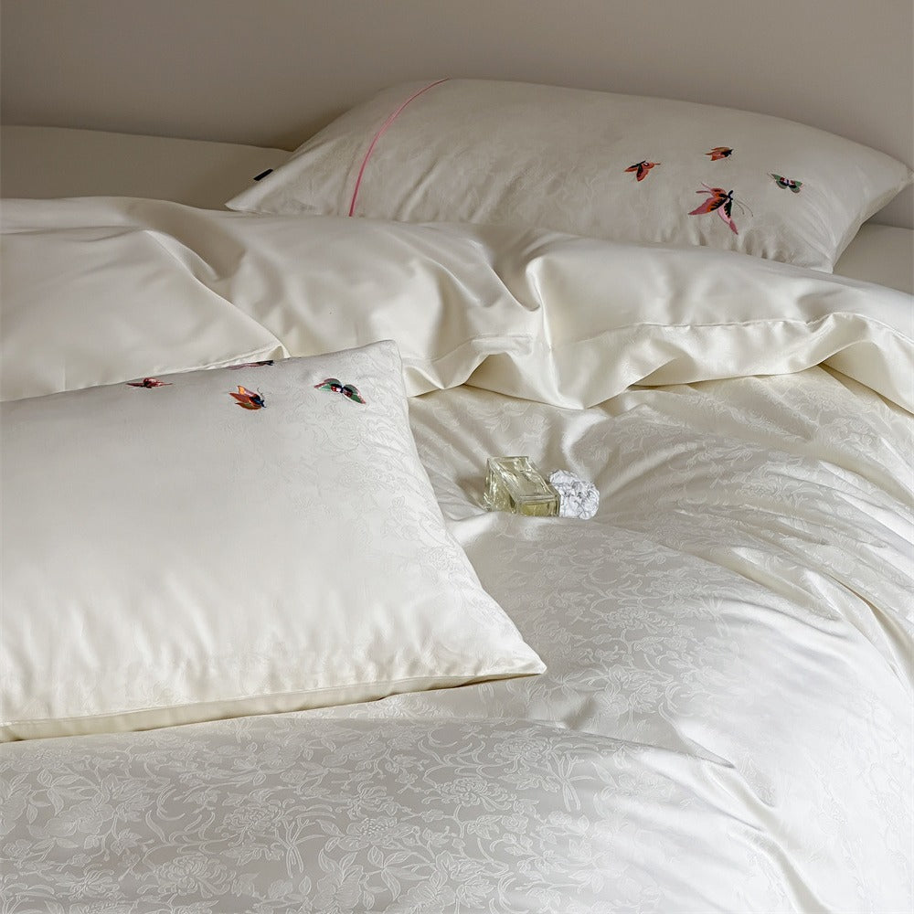 Luxurious jacquard bedding set with embroidered pillowcases
