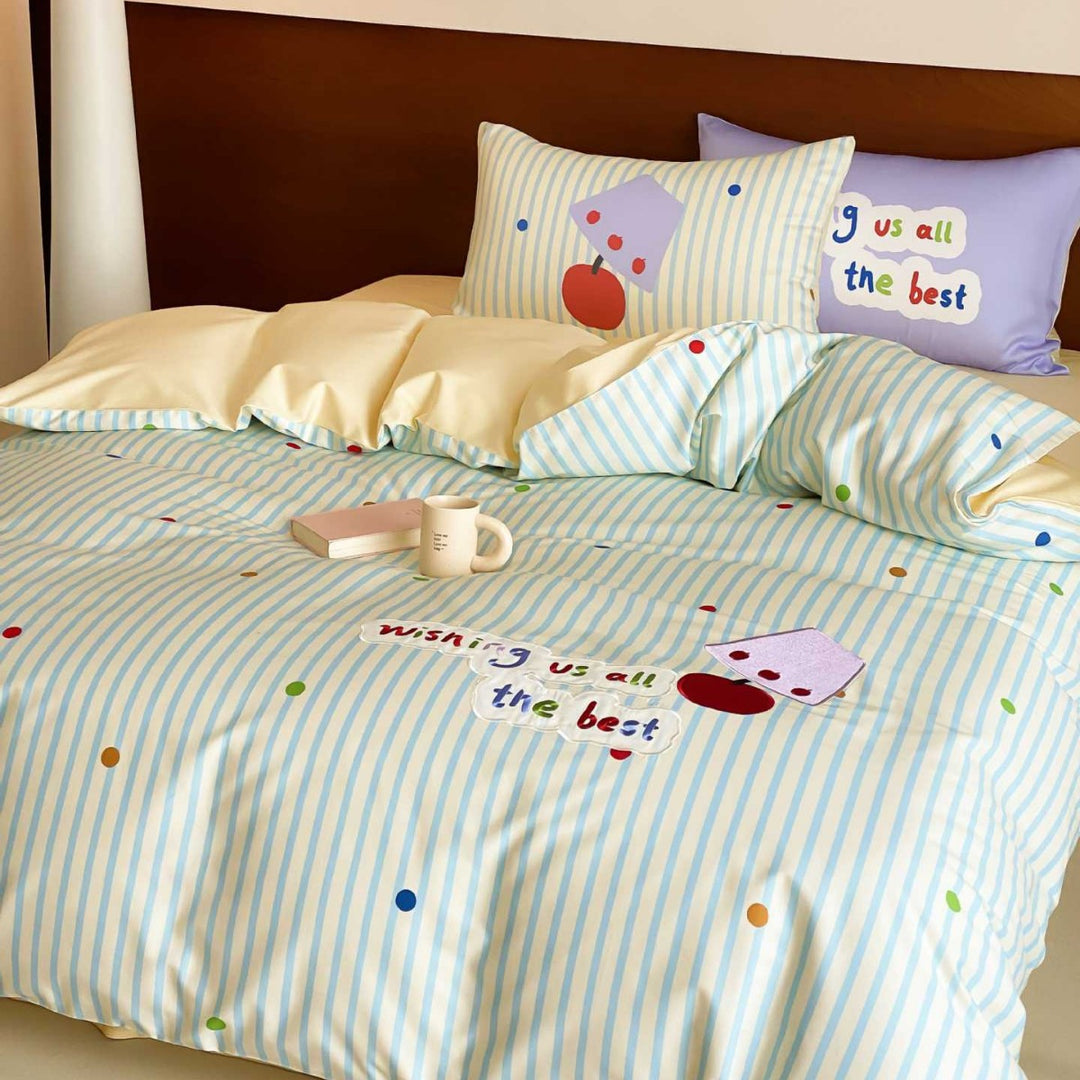 Children's bedding set made of cotton percale with striped design, appliquéd lettering, and playful dot appliqués