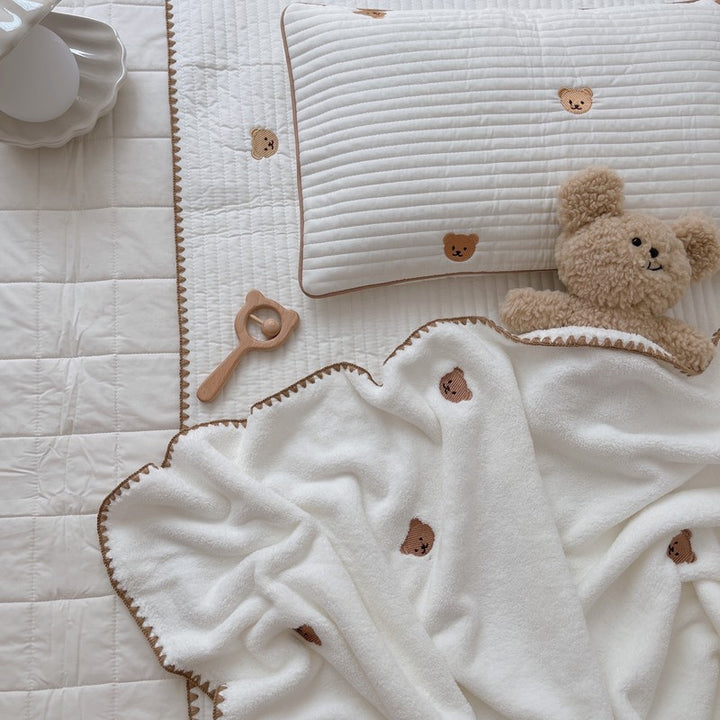 Unisex cuddly blanket with sweet bear motifs Kalsten