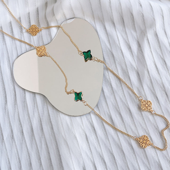 Elegant Necklace with Sparkling Green Stones Kalsten