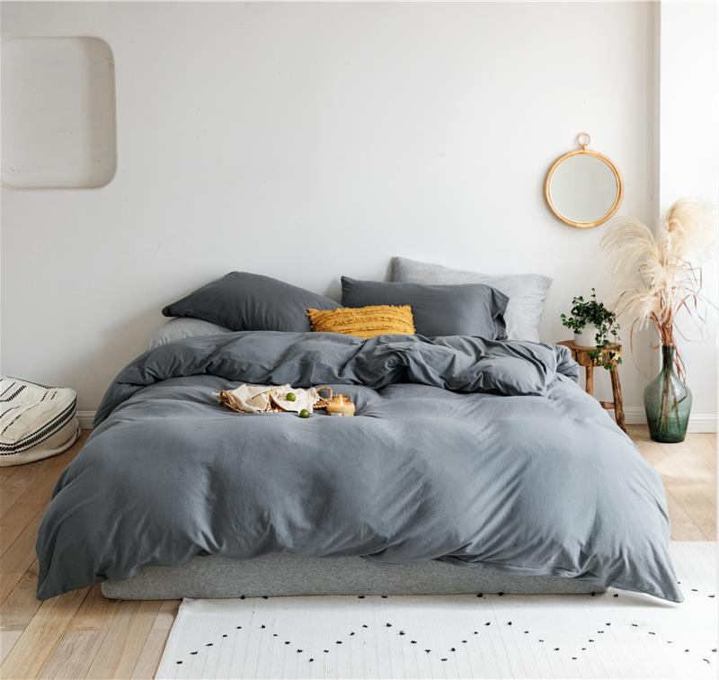Bedding set made of breathable cotton percale with temperature-regulating processing
