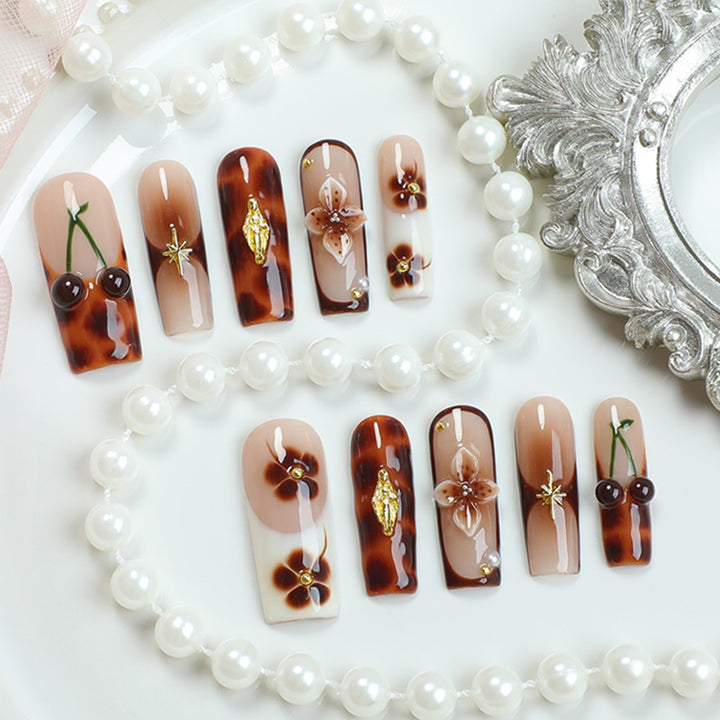 Elegant nail art set with floral and golden accents Kalsten