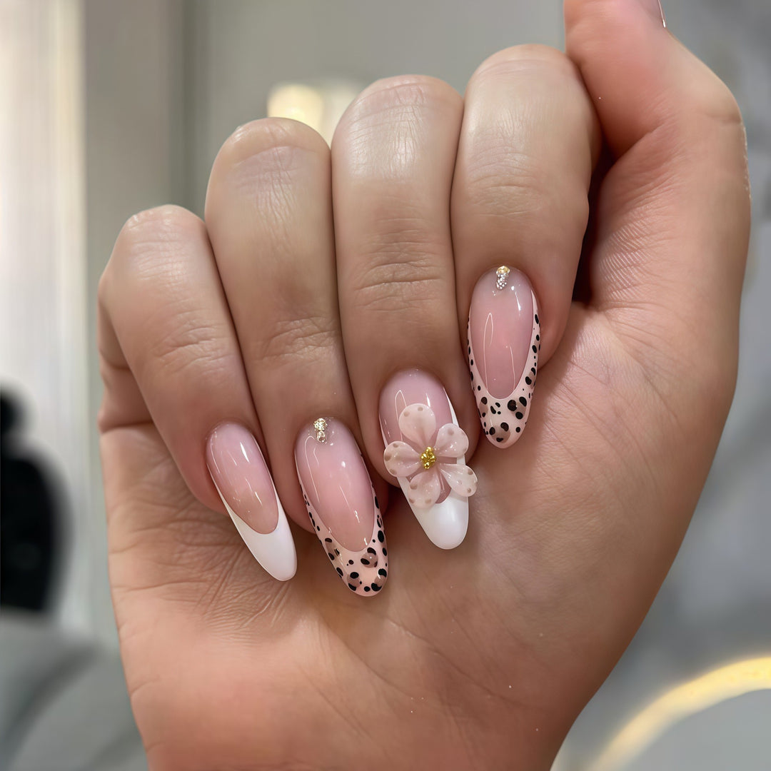 Elegant Floral Accented Press-On Nail Set Kalsten
