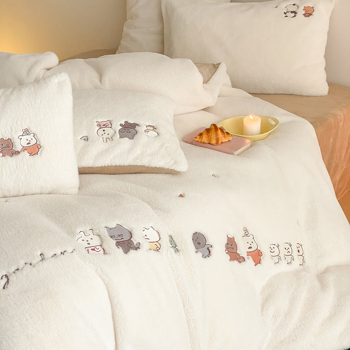 Fluffy bedding set with embroidered cartoon animals and Sherpa surface
