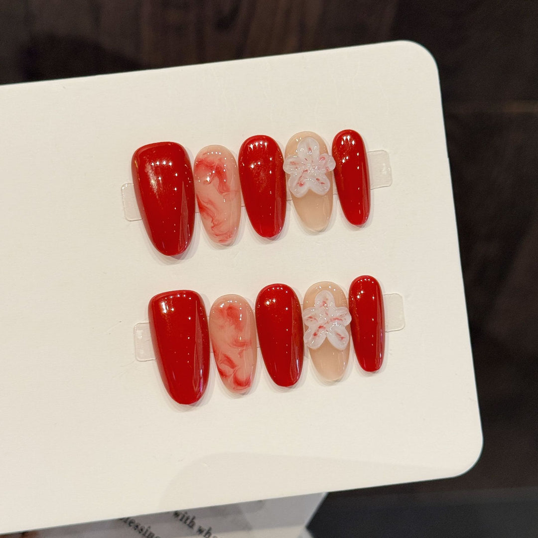 Artistic Press-On Nail Art Set with Floral and Glossy Designs