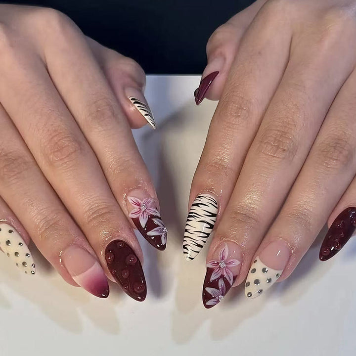 Artificial nail set with floral and animal designs Kalsten
