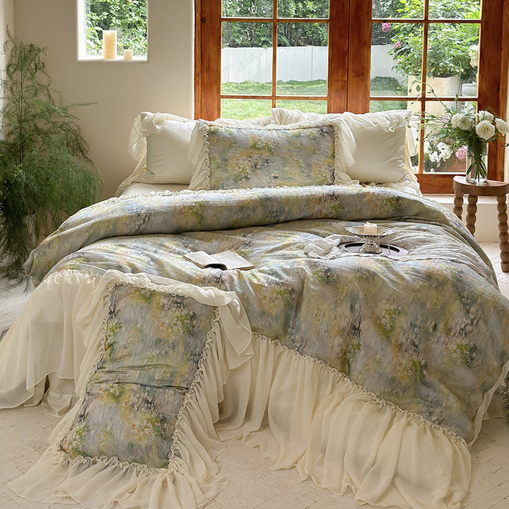 Luxurious quilt set with watercolor floral pattern, ruffled trim and pillowcases