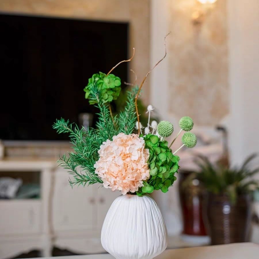 Elegant Floral Decor Arrangement for Stylish Spaces