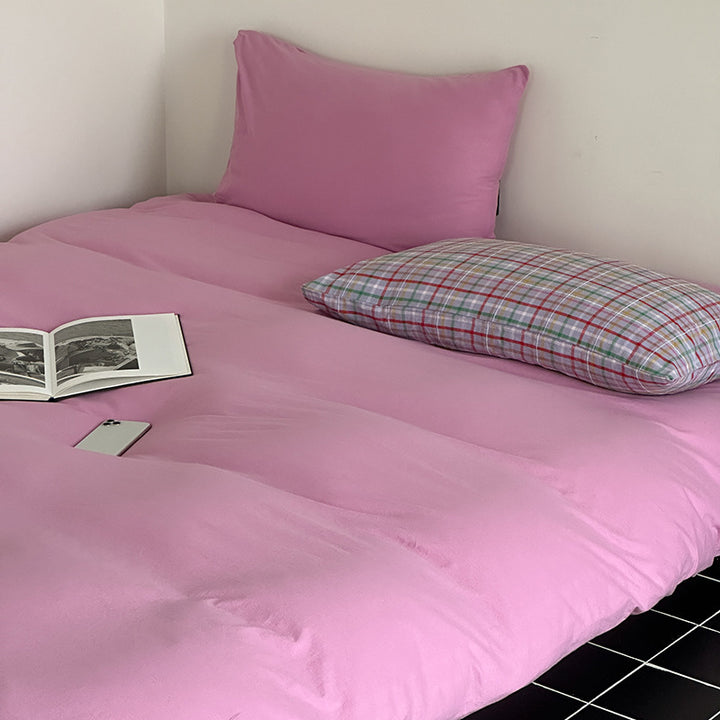 Minimalist Mako satin bedding set with extra-soft surface and easy-care weaving