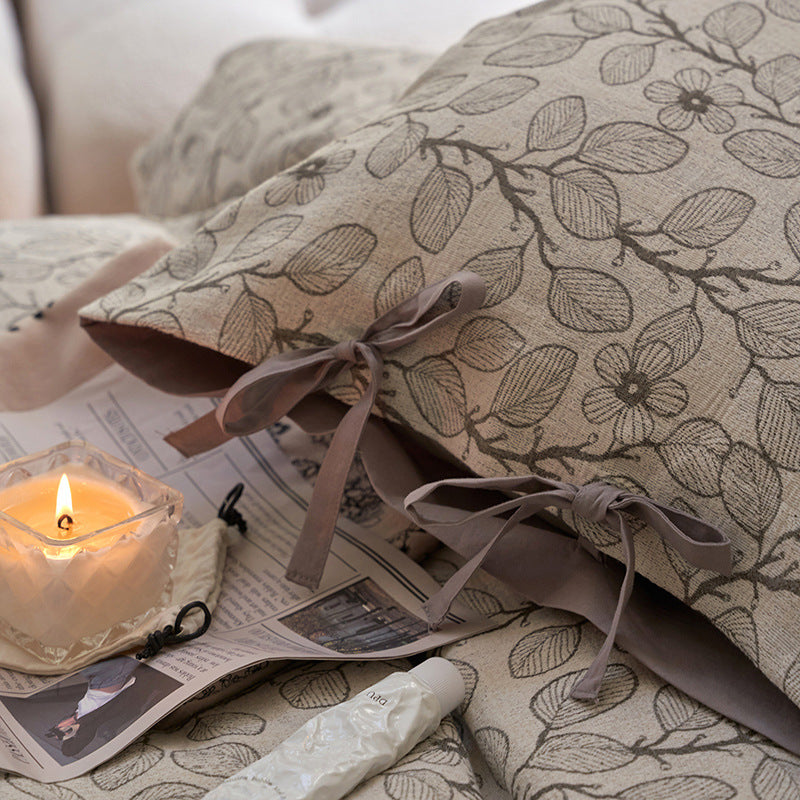 Bedding set made of cotton percale with fine floral woven texture and decorative bows