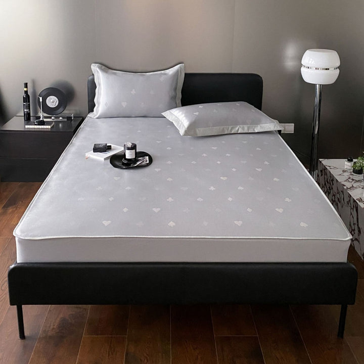 Quilted mattress topper with jacquard pattern and non-slip base
