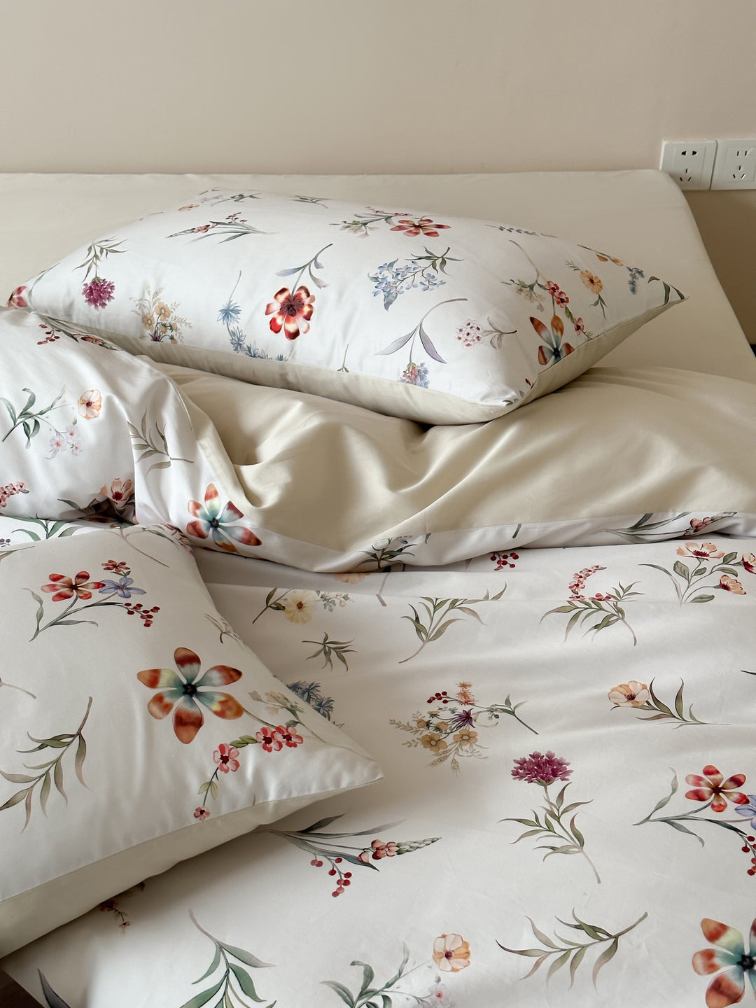 Microfiber bedding set with colorful terrazzo pattern, soft & easy care