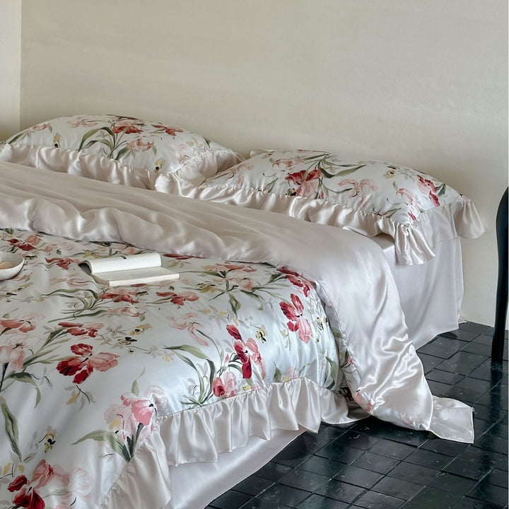 Satin bedding set with floral print and ruffle