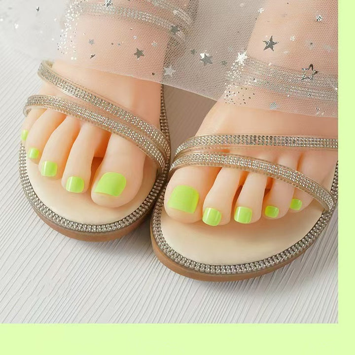Elegantly designed toenails Kalsten