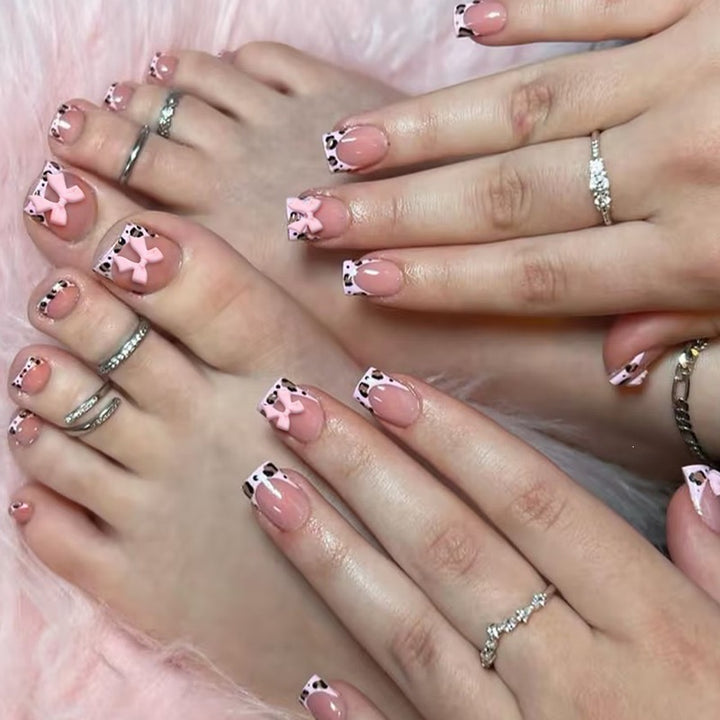 Artificial nail set with playful animal motif and elegant design Kalsten