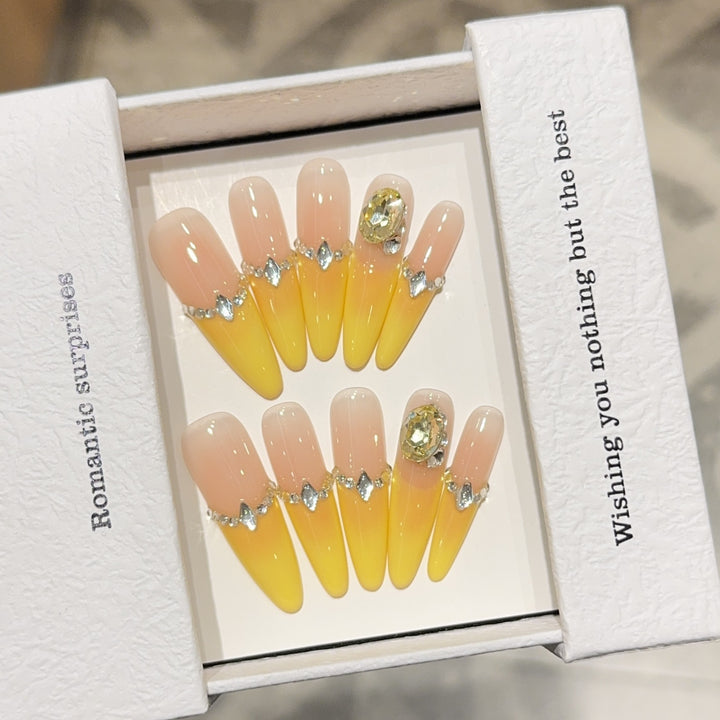 Artificial nails with luxurious glitter and gradient color Kalsten