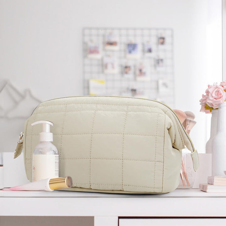 Padded cosmetic bag with elegant zipper Kalsten