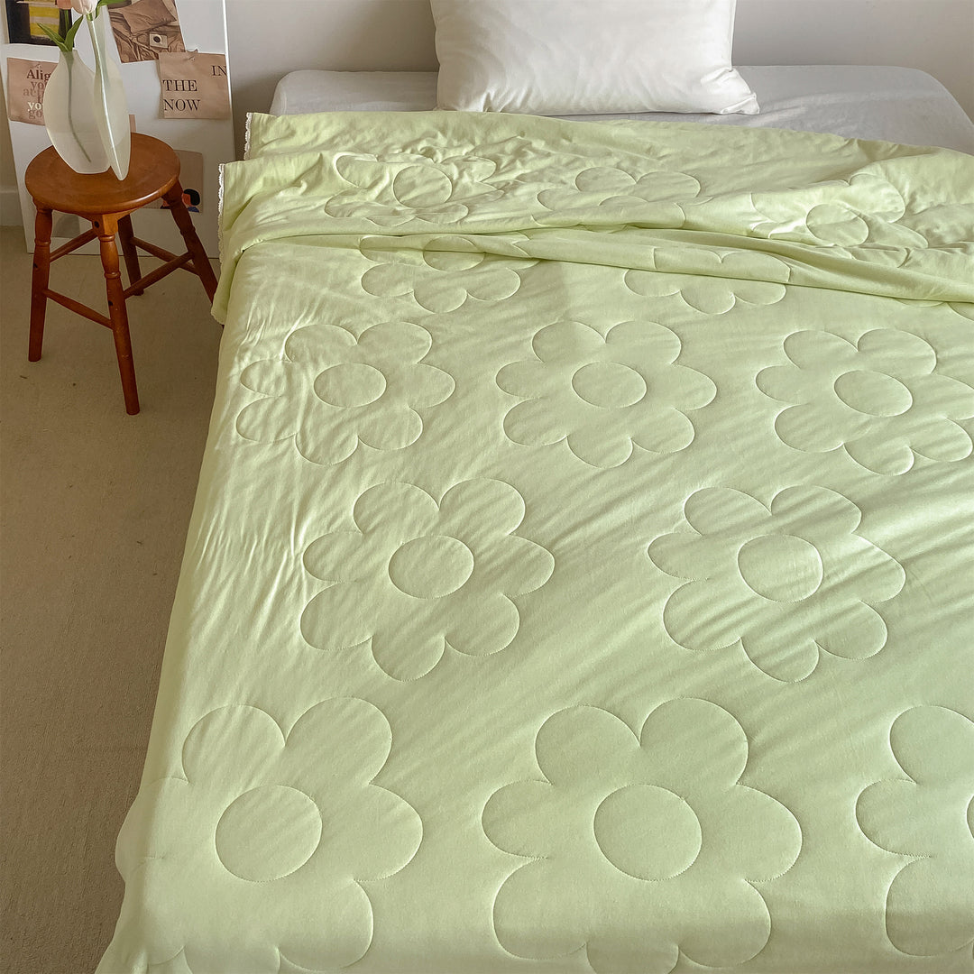 Thin quilted duvet with floral circle quilting and breathable microfiber cover