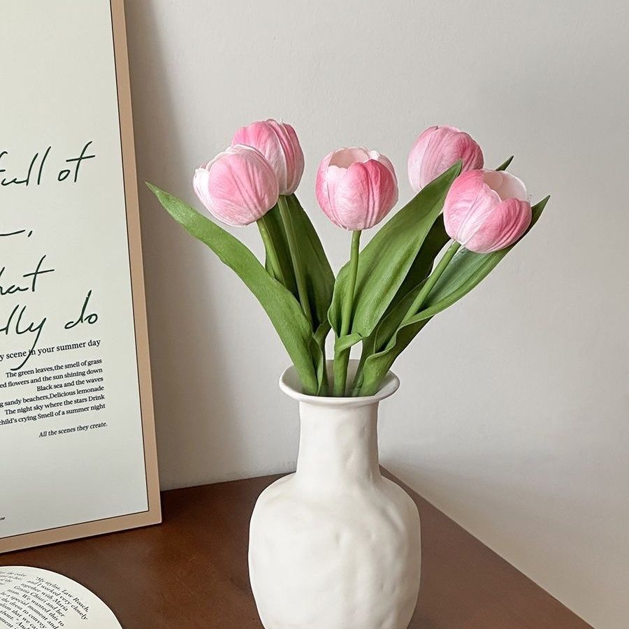 Decorative Realistic Tulip Bouquet