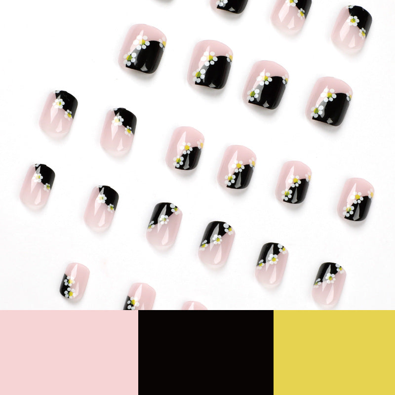 Artful Nail Art with Floral Pattern Kalsten