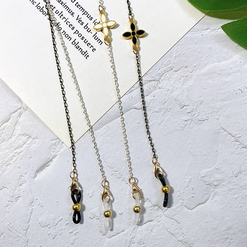 Elegant jewelry chain with filigree pendant Kalsten