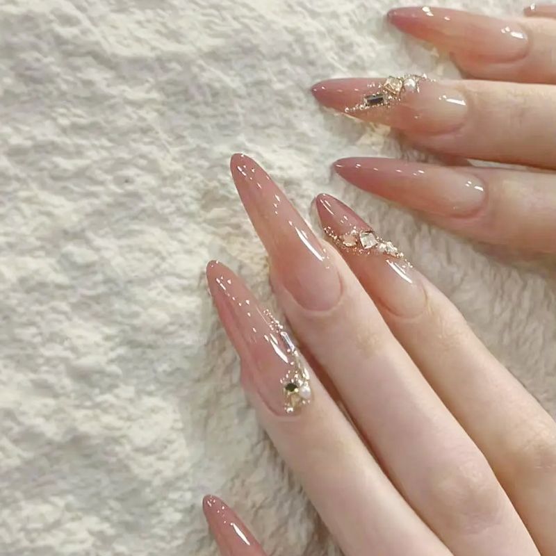 Glamorous artificial nail tips with elegant decorations Kalsten