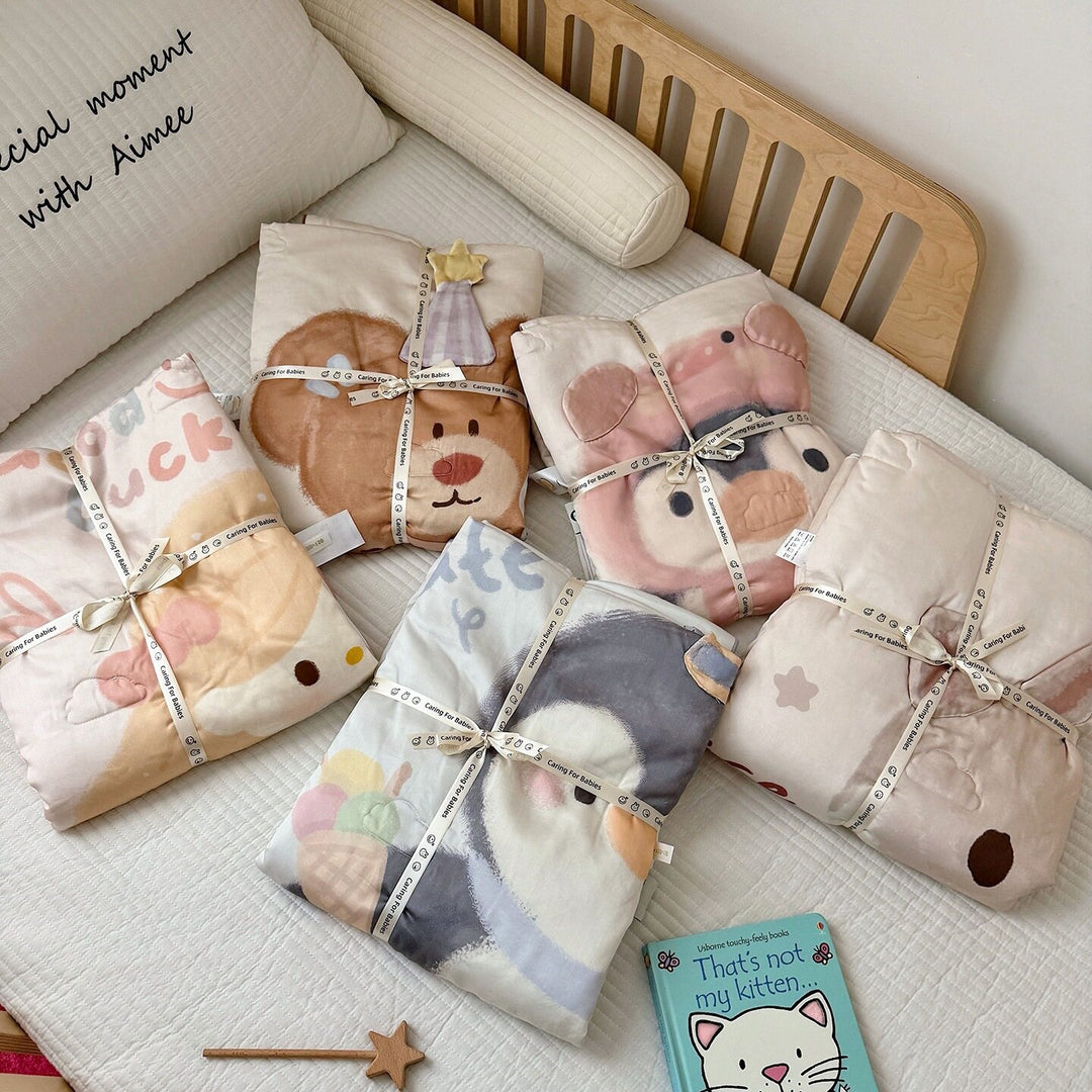 Children's bedding set with mermaid motif made of soft microfiber plush and quilted blanket