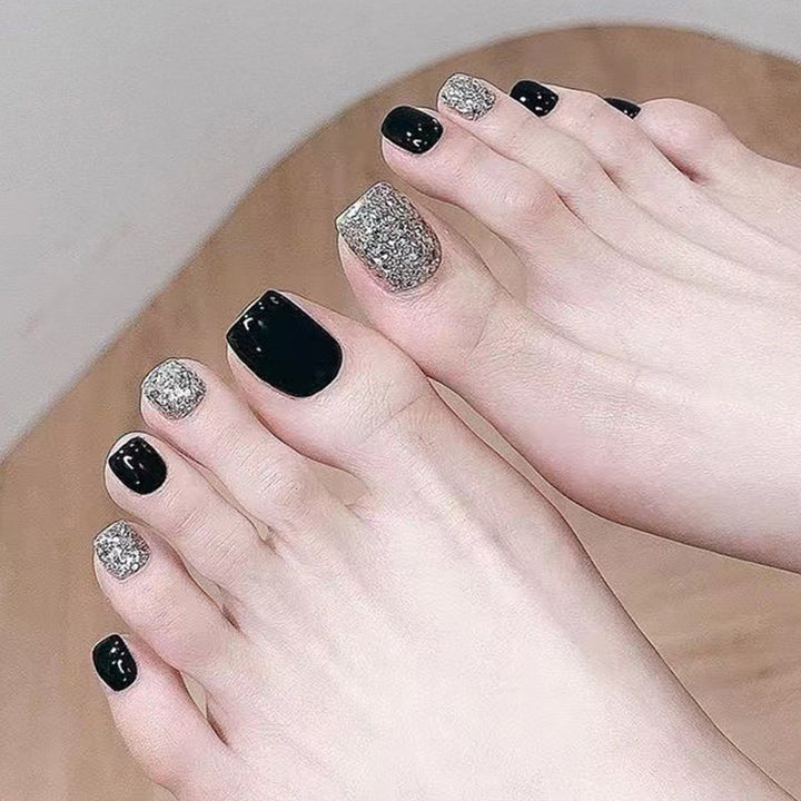 Artful toenail art with glitter and black design Kalsten