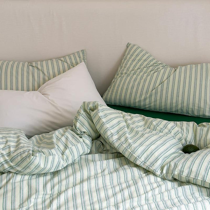Duvet cover set made of cotton percale with fine pinstripe