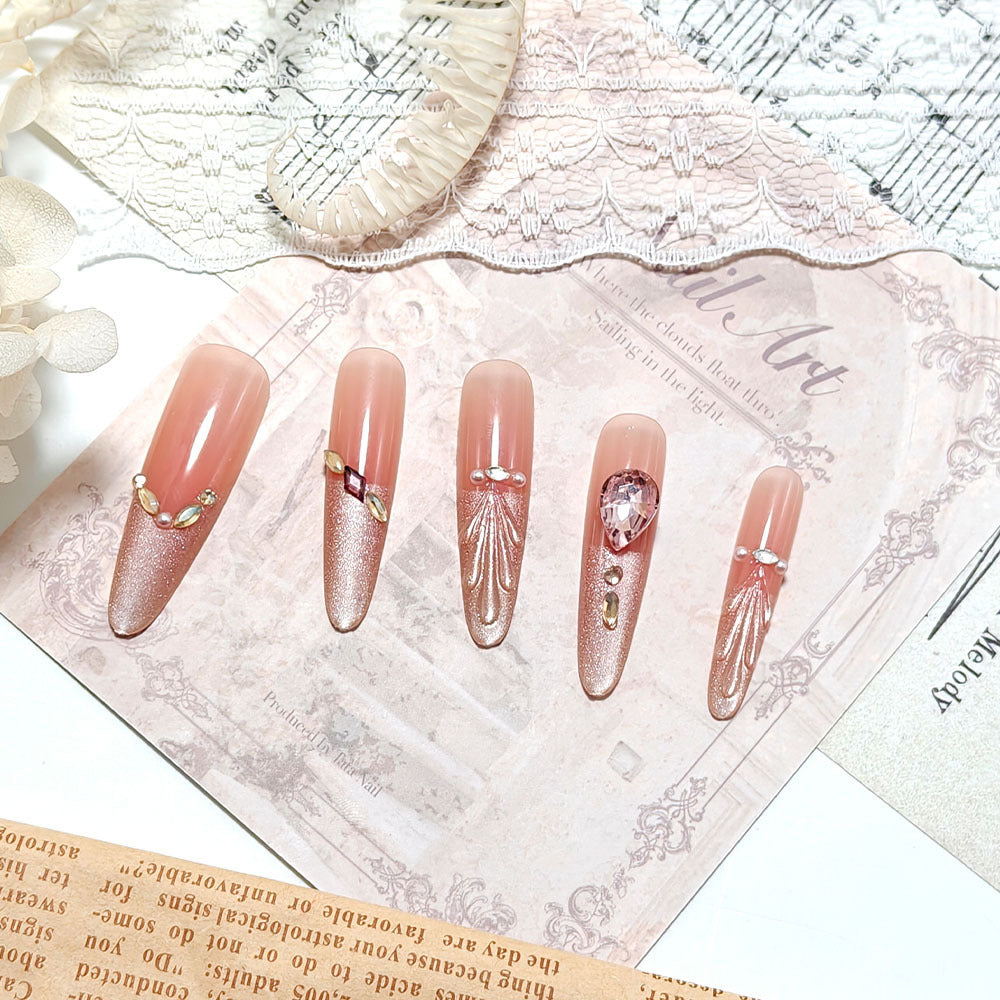 Elegantly designed artificial nails Kalsten