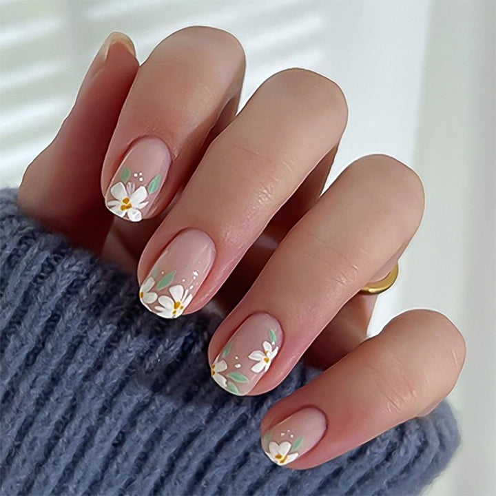 Artful Nail Art in Elegant Blossom Design Kalsten