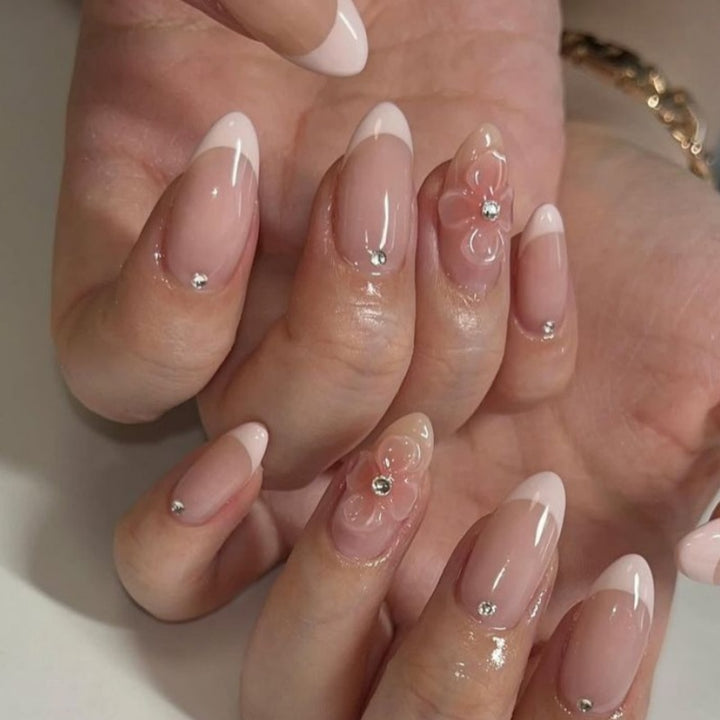Elegant Floral-Accent Press-On Nail Set Kalsten