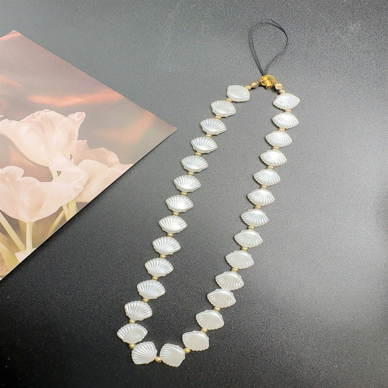 Shell-Inspired Beaded Necklace Kalsten