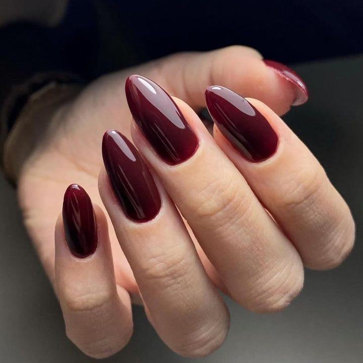 Acrylic nails with elegant almond shape Kalsten
