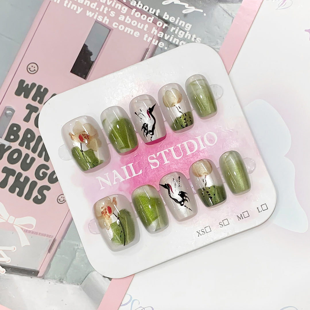 Artful Nail Art with Floral Designs Kalsten