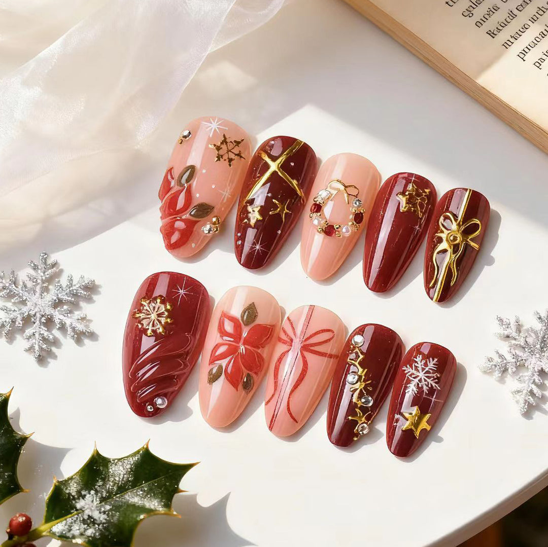 Acrylic nail set with glamorous golden accents Kalsten