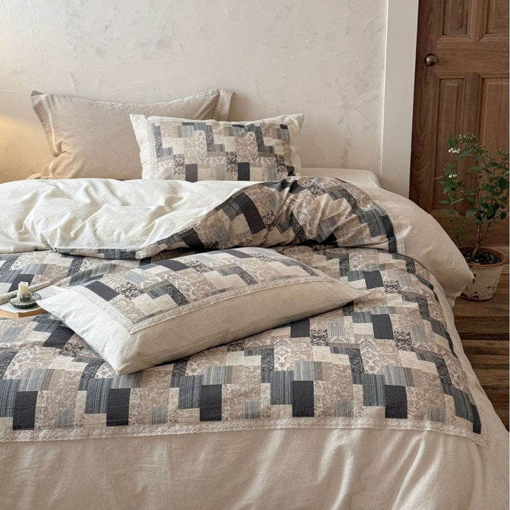 Modern patchwork bedding set in linen look with reversible design