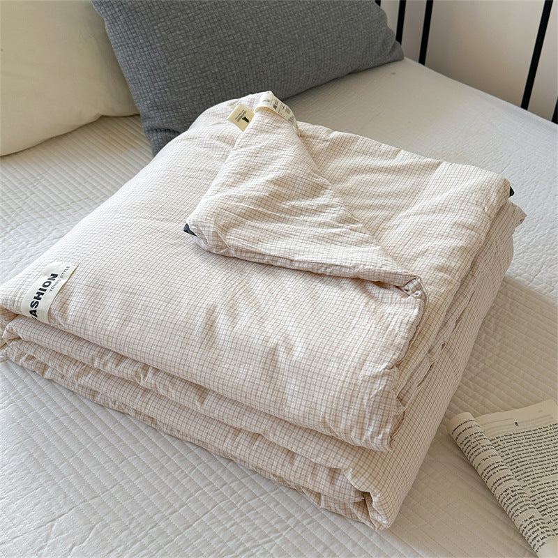 Light quilted all-season quilt made of cotton blend fabric with a fine checked pattern
