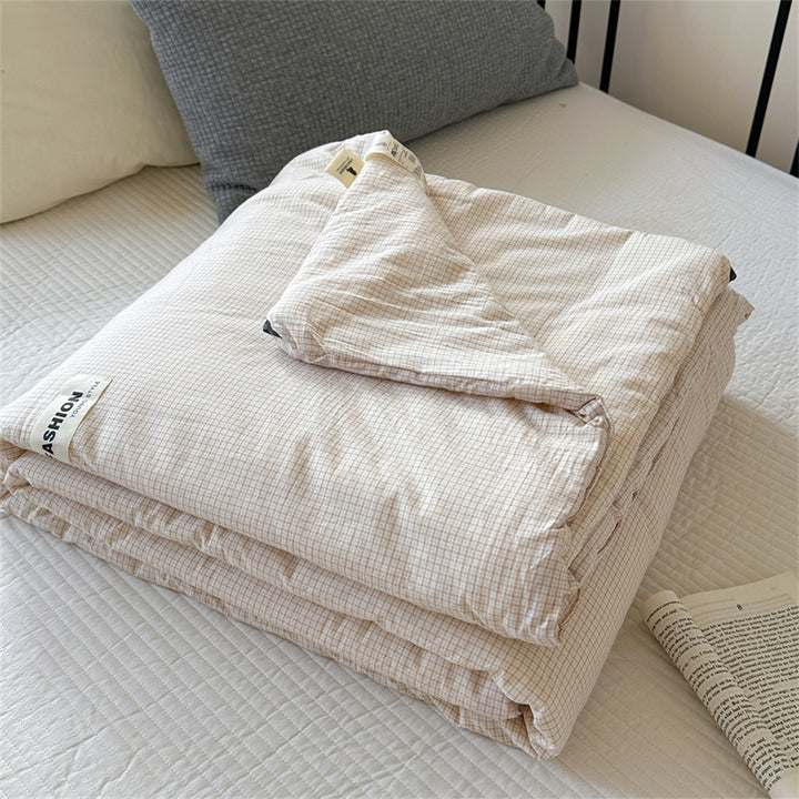 Light quilted all-season quilt made of cotton blend fabric with a fine checked pattern
